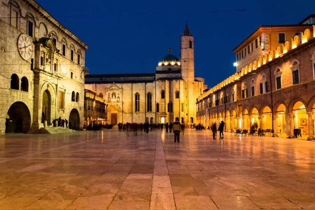 Апартаменты Charme In Centro With Private Parking Асколи-Пичено Экстерьер фото